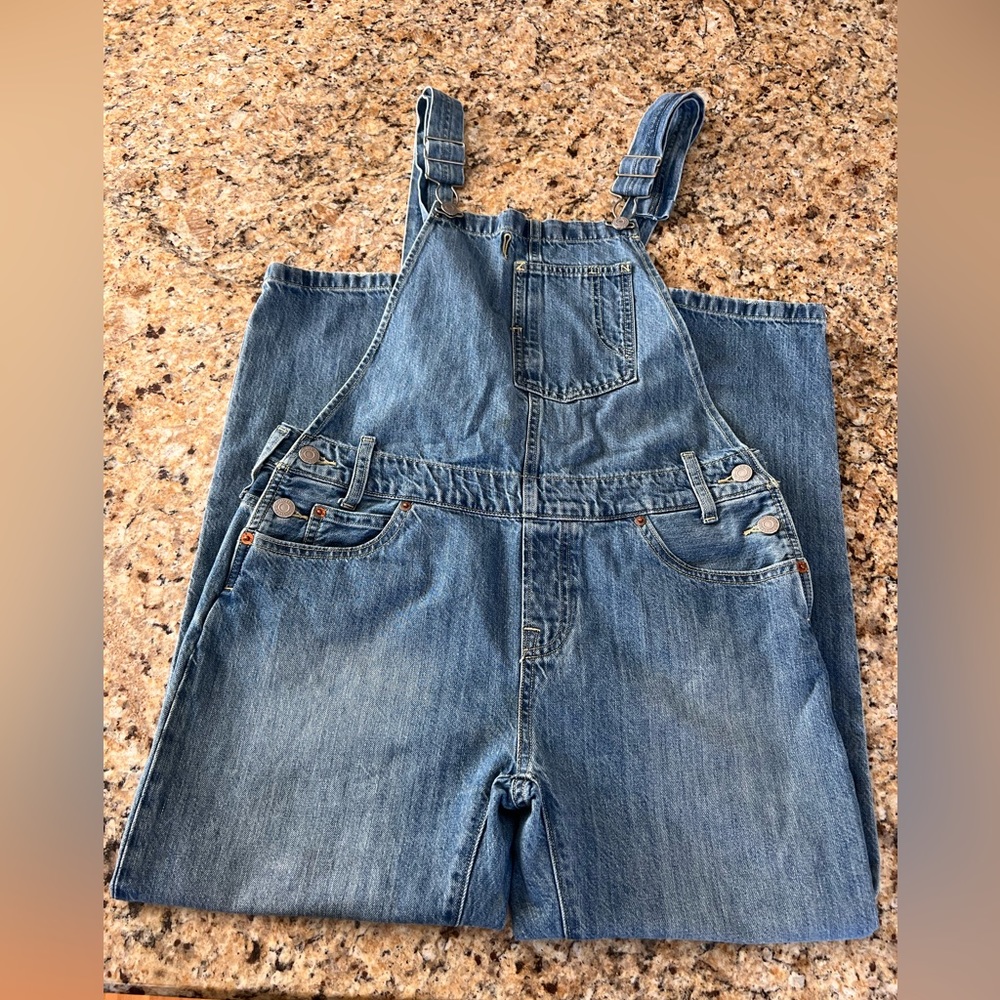 EUC Women’s Vintage Levi’s Jean Overalls Adjustable size SMALL 26” inseam